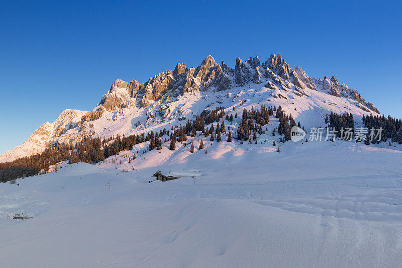 Alpenglow山Hochk?nig - Mandlw?nde在冬季欧洲阿尔卑斯山