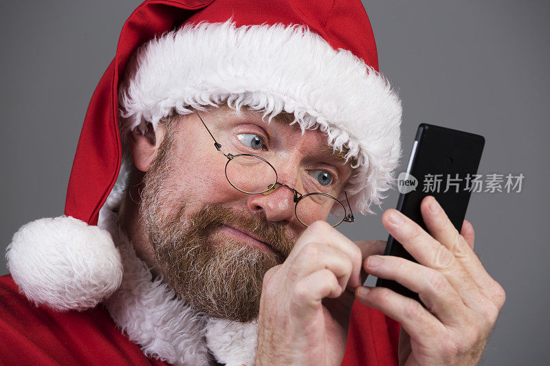 圣诞老人在打电话
