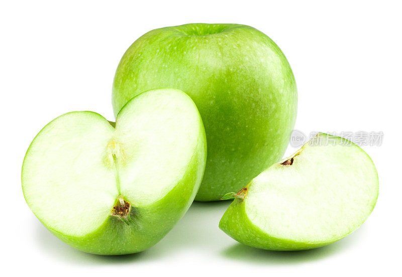 青苹果果实和苹果切片孤立在白色背景上