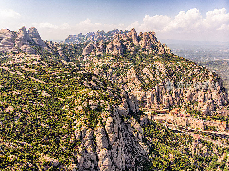 巴塞罗那蒙特塞拉特山鸟瞰图