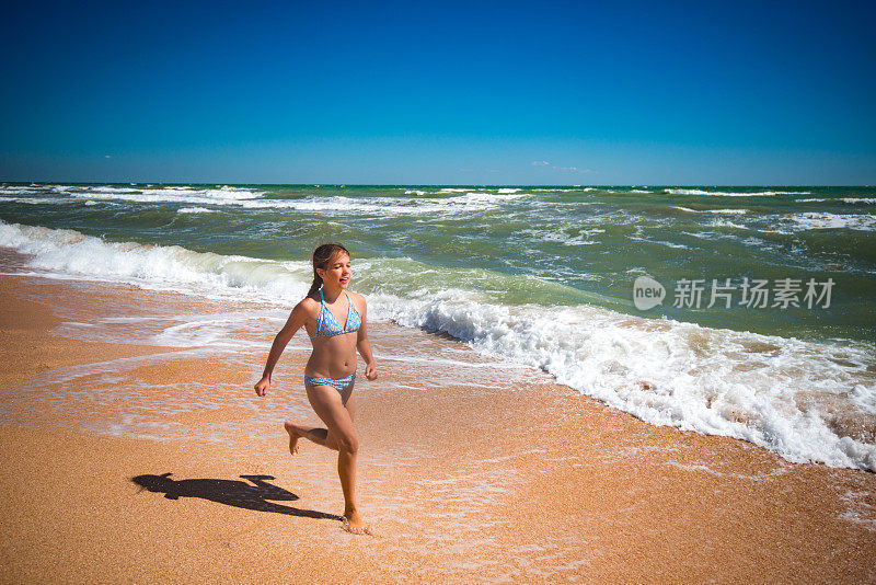 飞溅的海水。