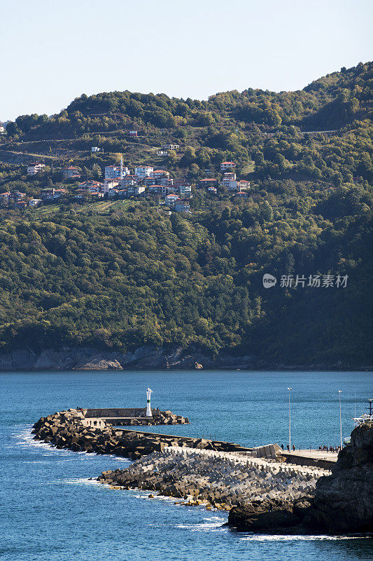 阿马拉是土耳其卡拉布克的一个旅游小镇，有防波堤