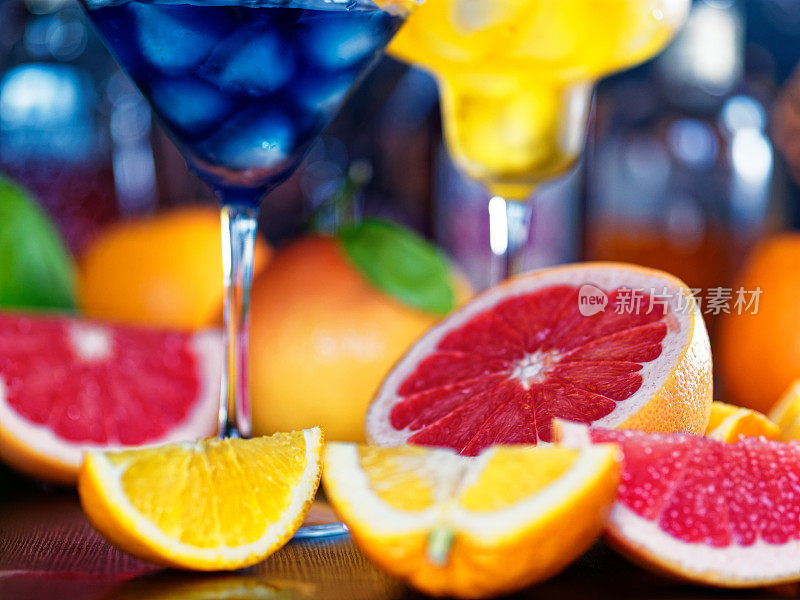 葡萄柚和橙子分层鸡尾酒