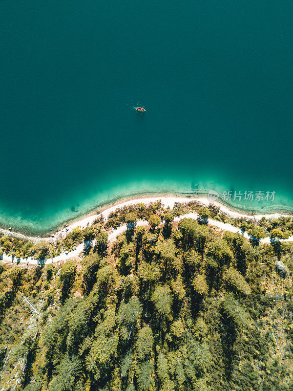 鸟瞰图湖海岸线braes