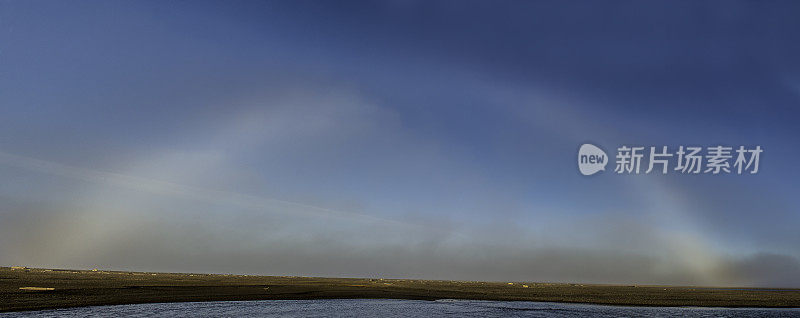 雾虹是一种类似于彩虹的现象，然而，正如它的名字所暗示的那样，雾虹出现在雾中而不是雨中。由于产生雾的水滴非常小——小于0.05毫米(0.0020英寸)——雾弓只有v