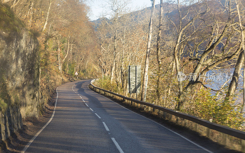 英国英格兰苏格兰高地乡村的空旷道路