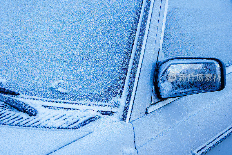 冬天车窗结冰了