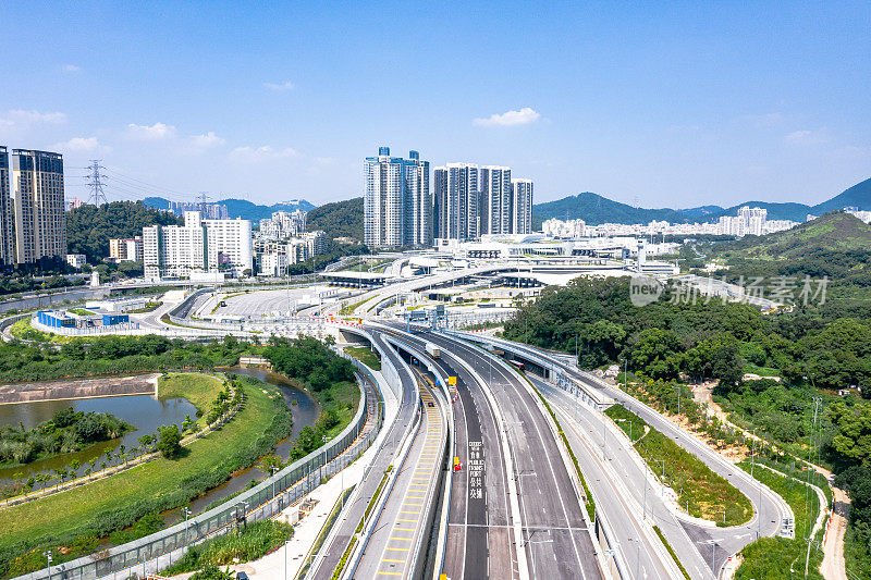 香港香园围公路的无人机照片