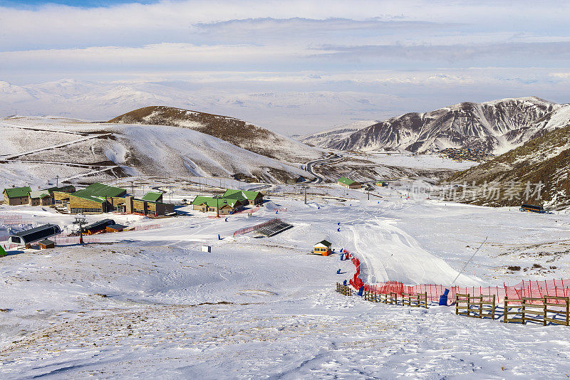 冬季的帕兰多肯雪山和Konaklı高原。(埃尔祖鲁姆)