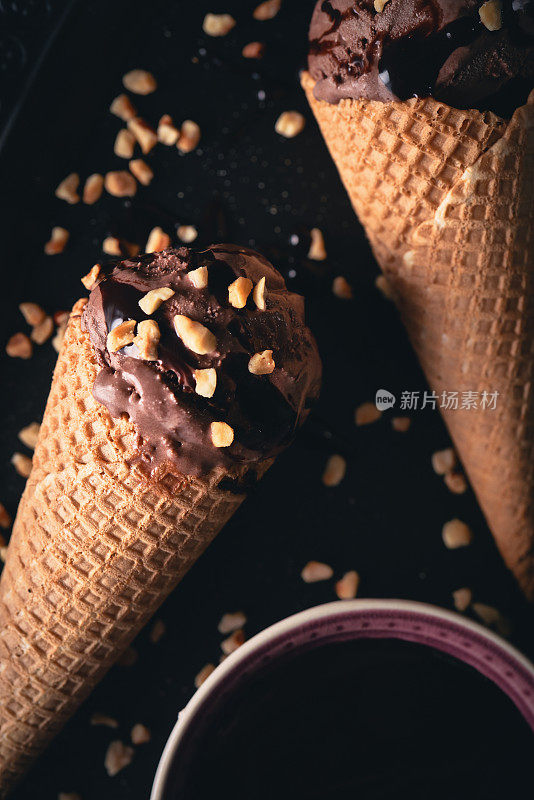 甜筒巧克力冰淇淋