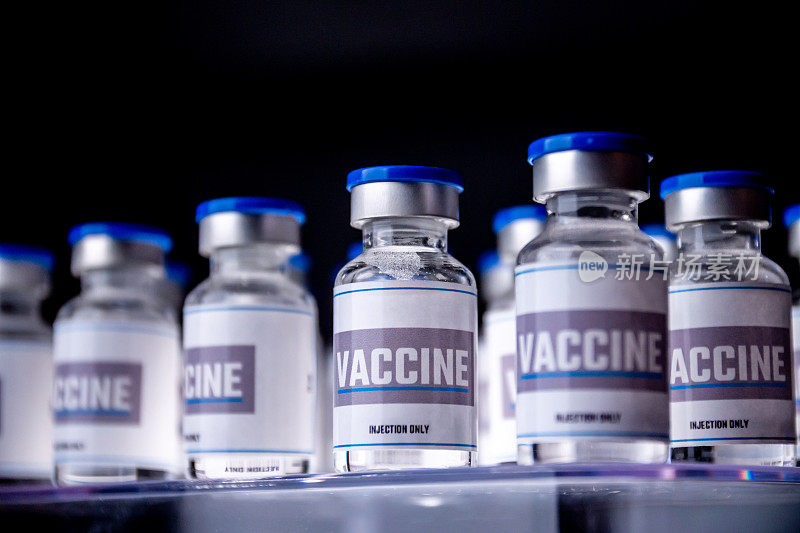 实验室中用于疫苗的玻璃小瓶。疫苗瓶组。在安瓶药。