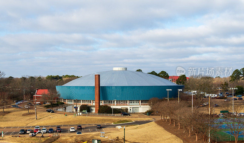 位于密西西比州牛津市密西西比大学校园内的泰德·史密斯体育馆