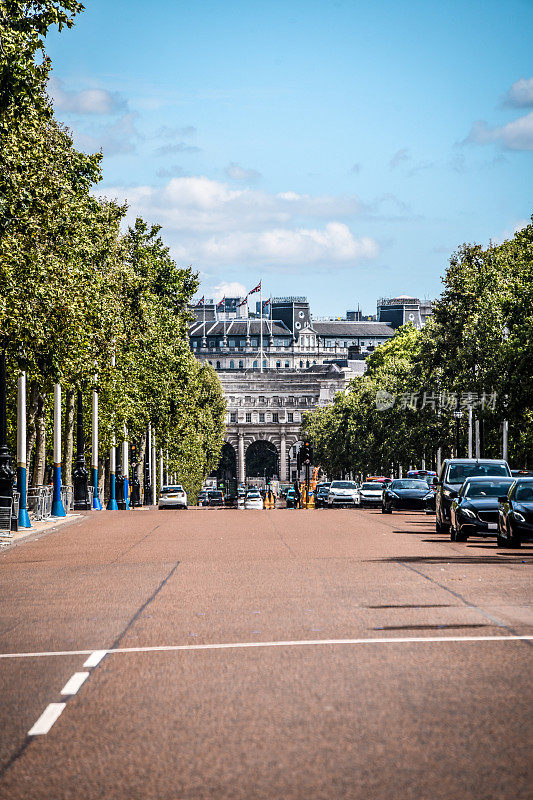 英国伦敦通向拱门的街道