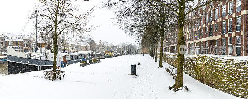 冬天在茨沃勒的Thorbeckegracht雪景