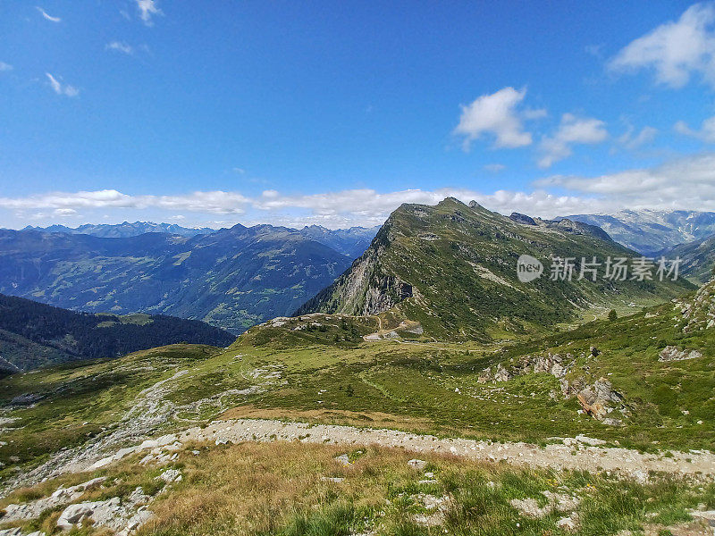 夏天的瑞士阿尔卑斯山