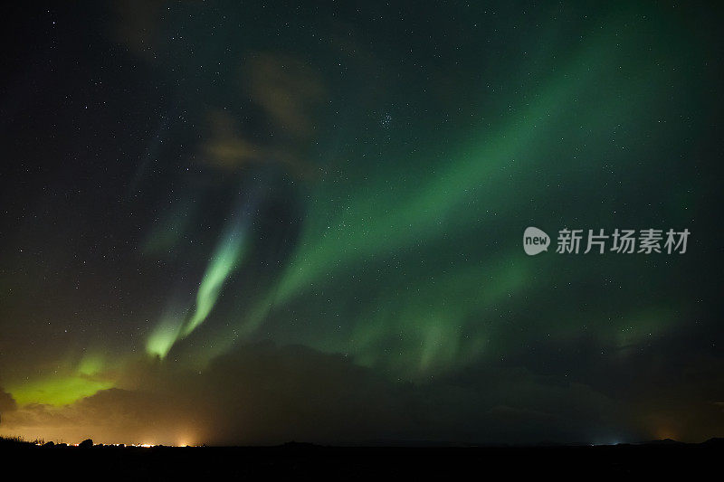 冰岛南部的夜空北极光