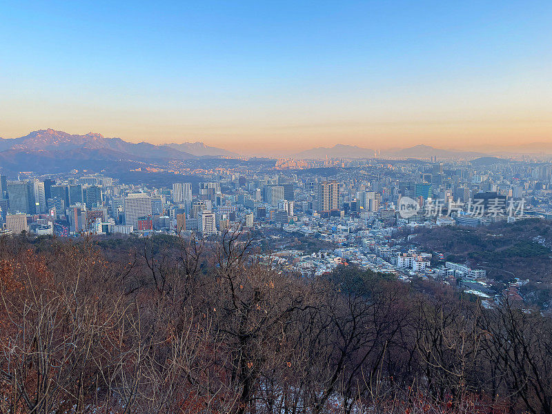 韩国首尔的冬日早晨