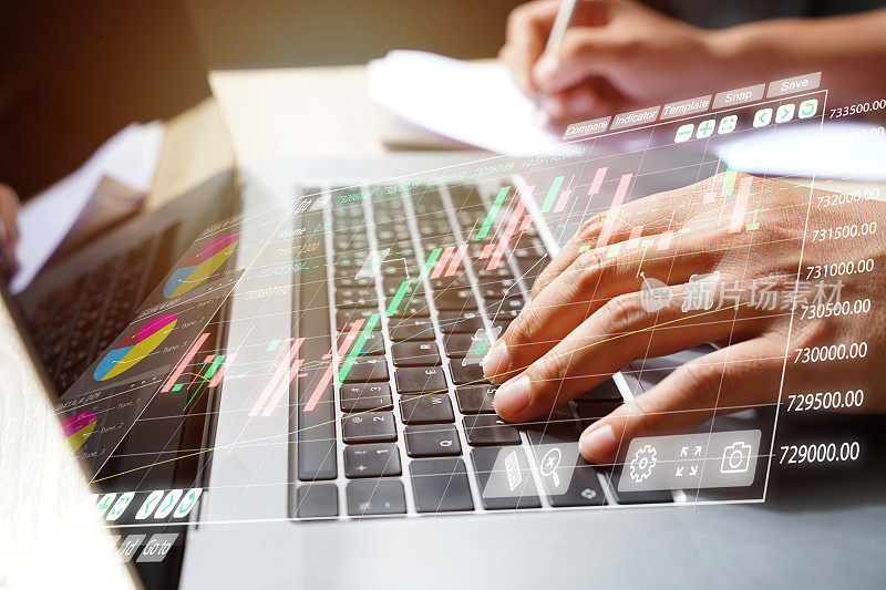 商业和金融数据分析概念图形界面，显示未来的利润分析、在线营销研究和数字商业战略的信息报告的计算机技术