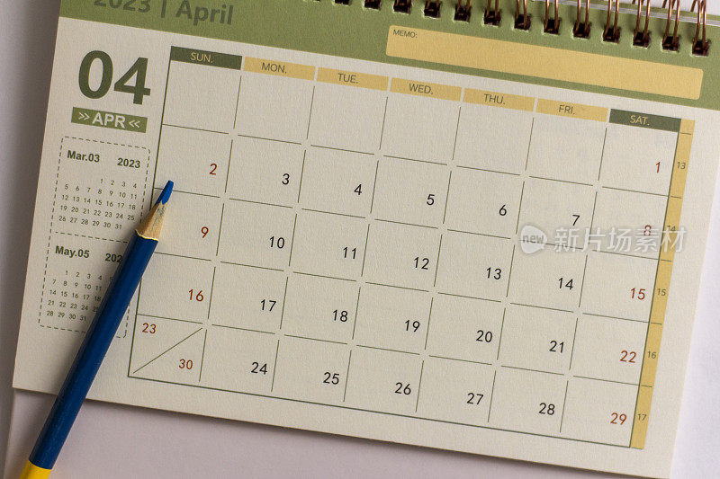 2023年4月的日历。用于计划的桌面日历。