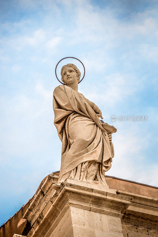 西西里岛锡拉丘兹的锡拉丘兹大教堂上的圣卢西亚雕像