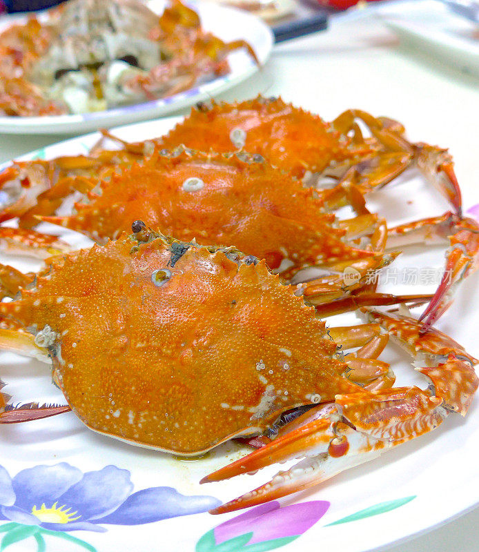 蒸螃蟹在盘子上的特写