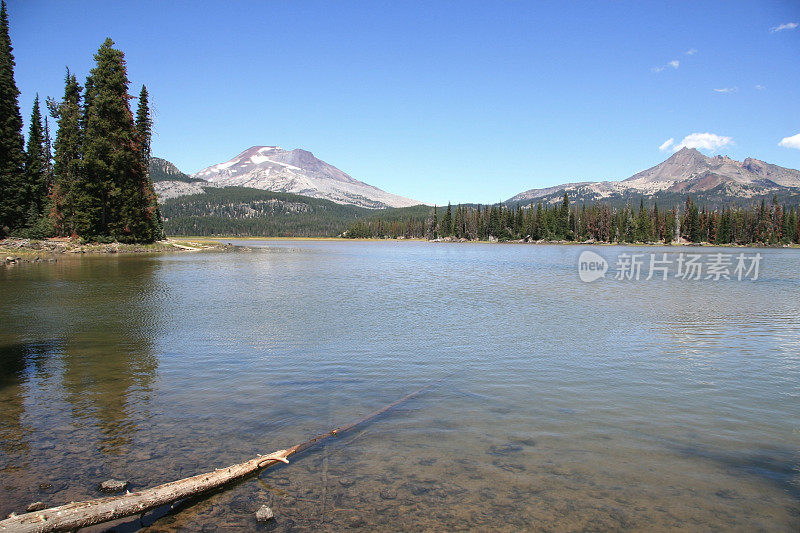 火花湖，单身汉山和断顶山，俄勒冈州，美国