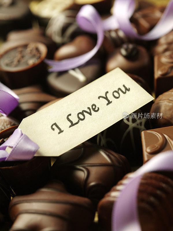 我爱你的标签在一盒巧克力上