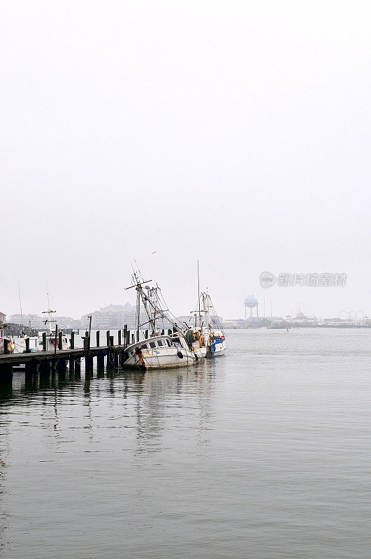 西大洋城的拖网渔船