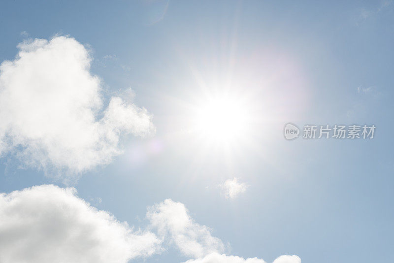 太阳耀斑在天空中