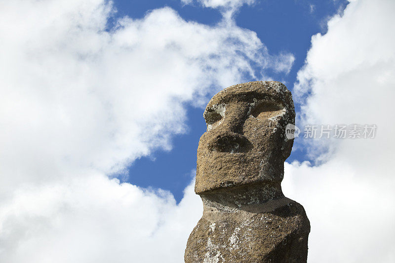 智利复活节岛上阿胡阿基维的摩埃石像