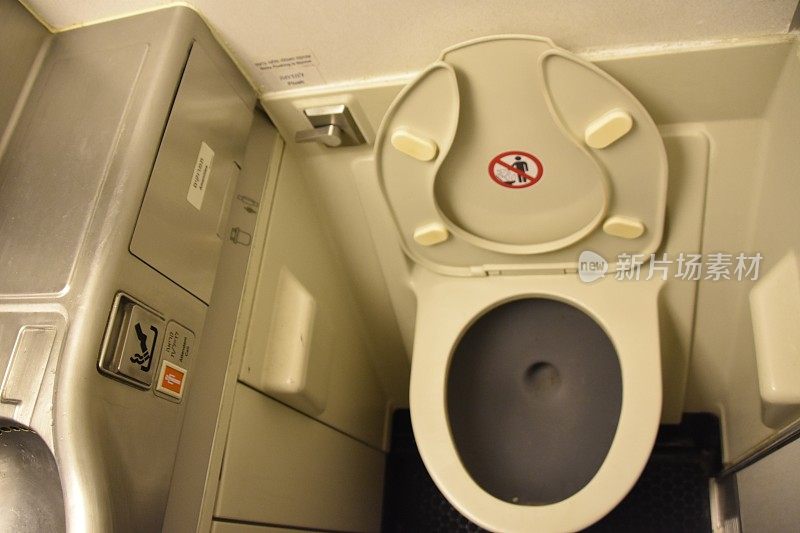 飞机厕所