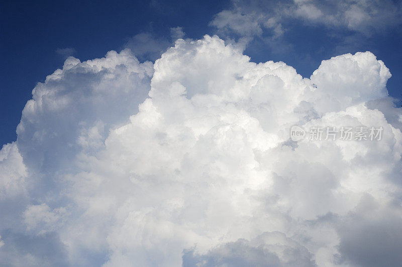 戏剧性的夏天Cloudscape