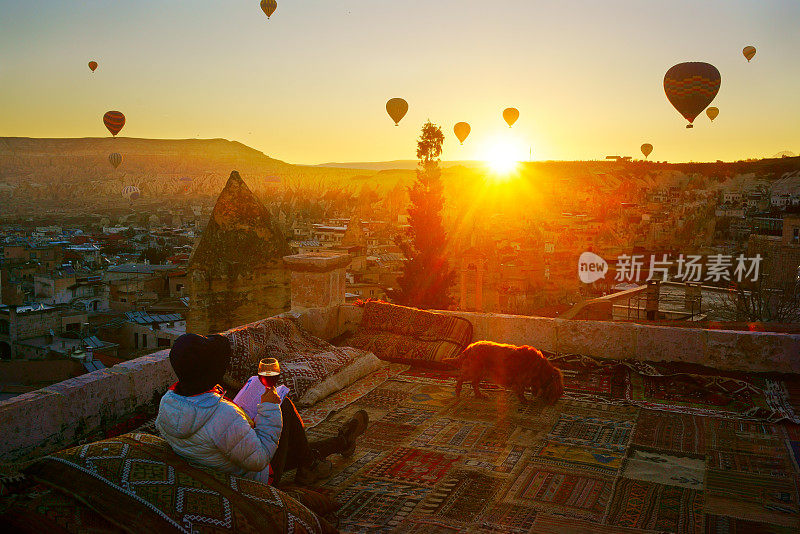 乘坐热气球在土耳其卡帕多西亚旅行