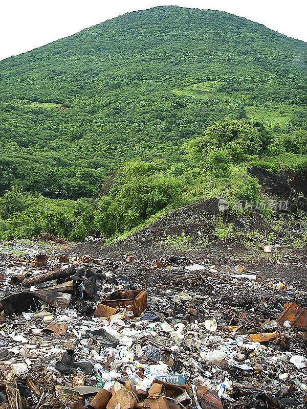 洪都拉斯Tigre火山谷乡村垃圾场斜坡