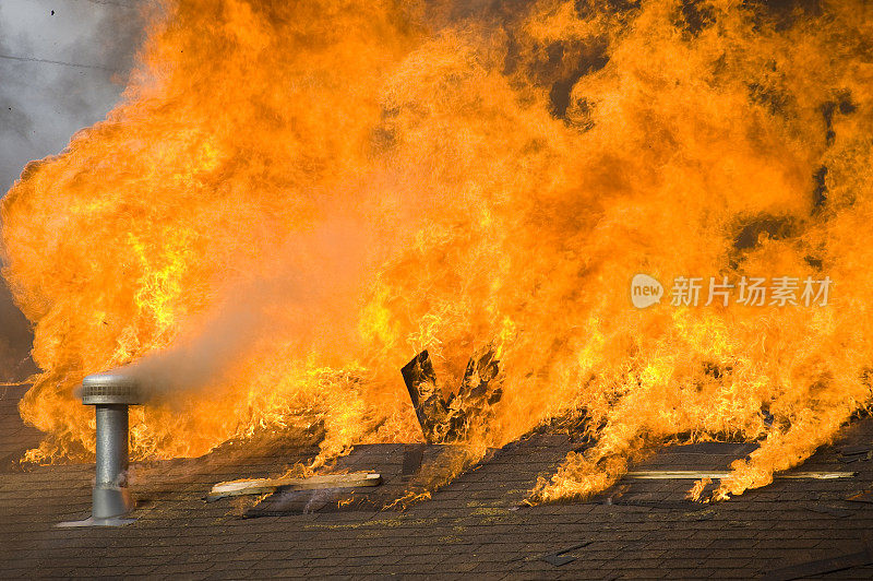 屋顶着火了