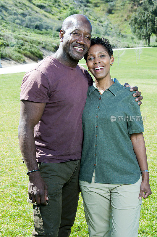 幸福成熟的非裔美国夫妇