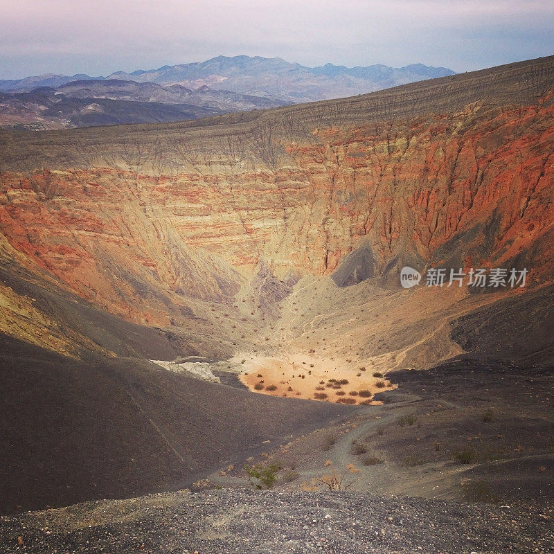 死亡谷的乌比比火山口