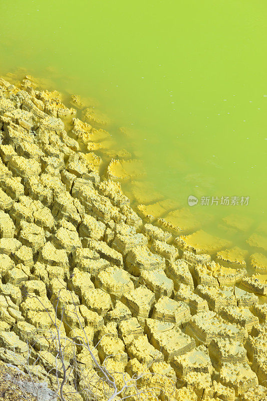 新西兰罗托鲁瓦的绿色硫磺湖