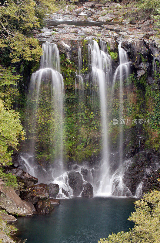 韩国济州岛天池瀑布