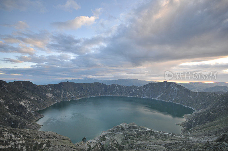 厄瓜多尔火山口湖