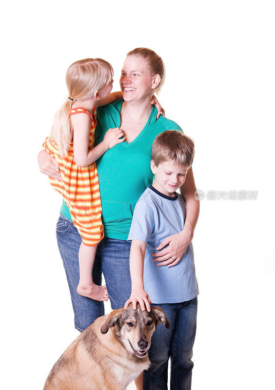 孩子与女人或母亲和家庭狗