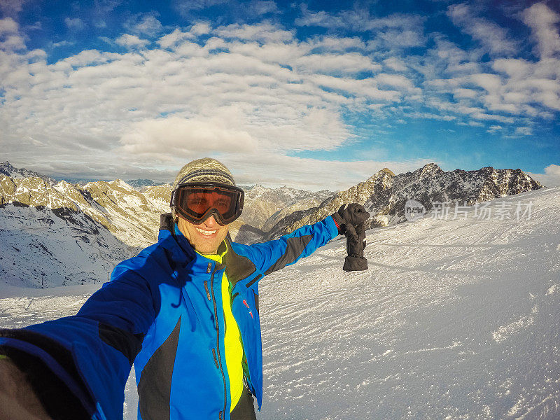 在Sölden，奥地利，智能滑雪板与雪镜