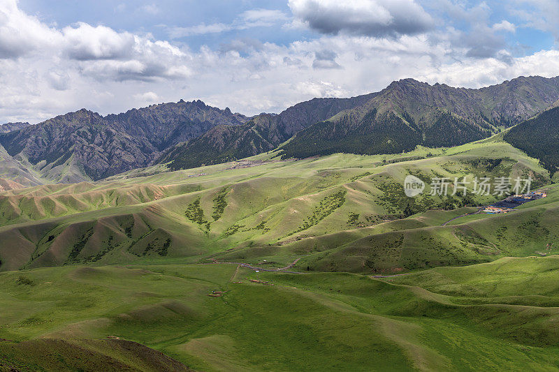 中国新疆乌鲁木齐附近的天山大峡谷