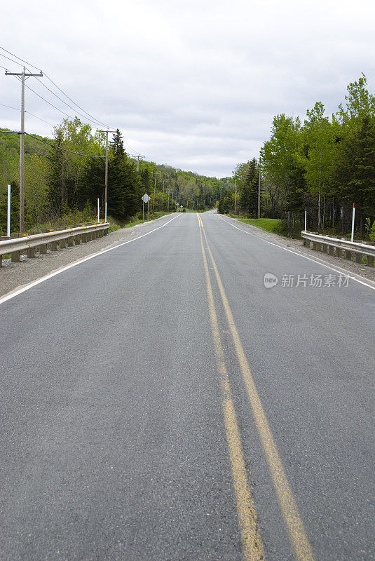 空无一人的道路