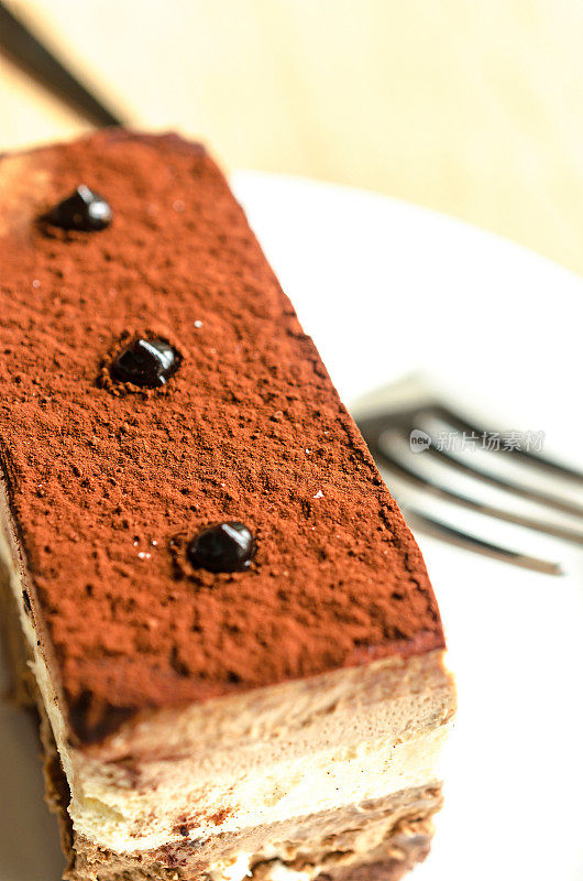 三层巧克力慕斯蛋糕