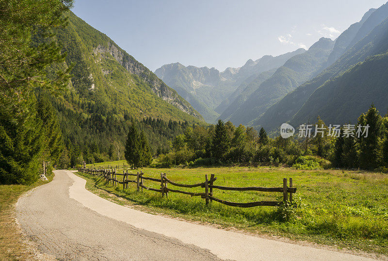 山路风景