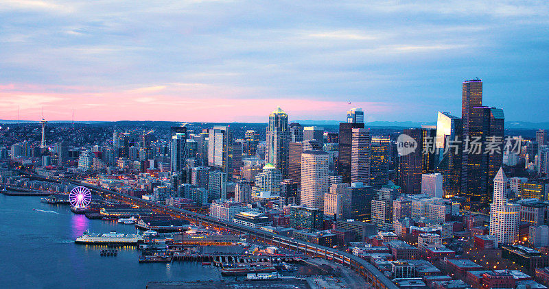 西雅图华盛顿美国市中心滨水区空中全景拍摄粉色天空日落