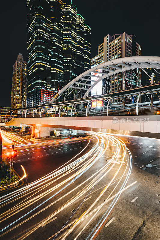 曼谷市内交通有车灯