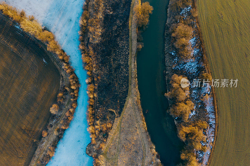 冬季河流鸟瞰图