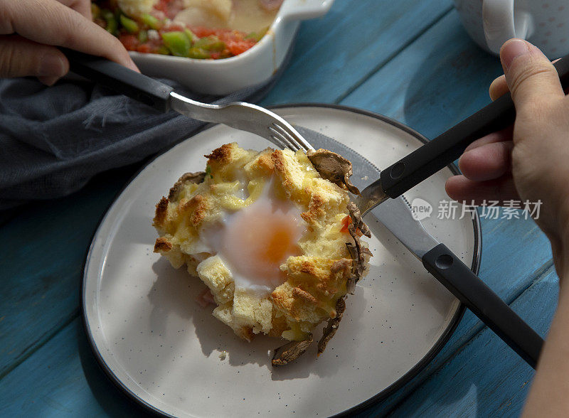 自制健康早餐:烤鸡蛋和面包屑